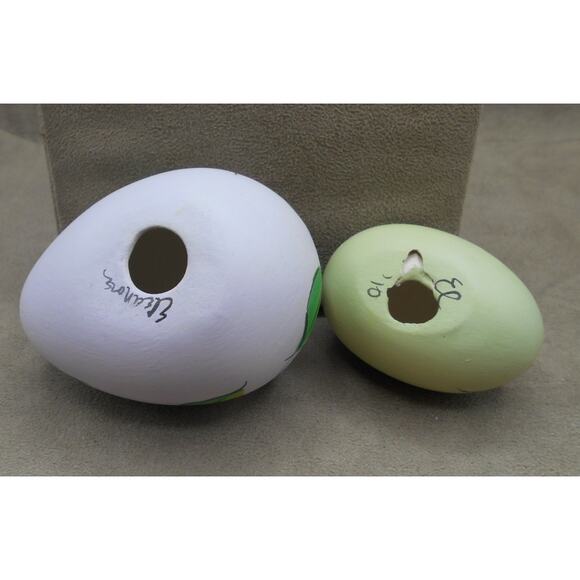 Hand Painted Ceramic Easter Eggs Lot of 2 Eggs Floral Design - Picture 7 of 9